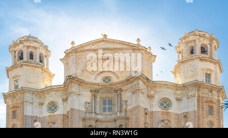 Cadiz, Spanien - Februar 9, 2019: Neue Kathedrale, oder Catedral de Santa Cruz auf Cadiz, Andalusien, Spanien Stockfoto