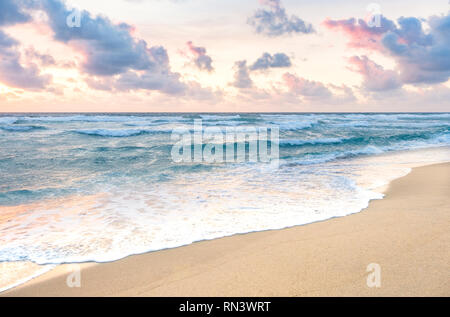 Die Wellen am Strand in Boca Raton, Florida Stockfoto