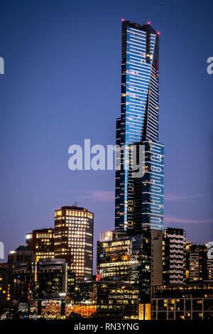 2. Januar 2019, Melbourne, Australien: Vertikale Ansicht der Eureka Tower Gebäude bei Nacht ein wohnwolkenkratzer in Melbourne, Australien Stockfoto