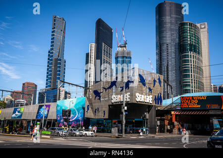 2. Januar 2019, Melbourne, Australien: Vorderansicht des Sea Life Aquarium und Melbourne southbank Melbourne Skyline im Hintergrund, im Victoria Australien Stockfoto