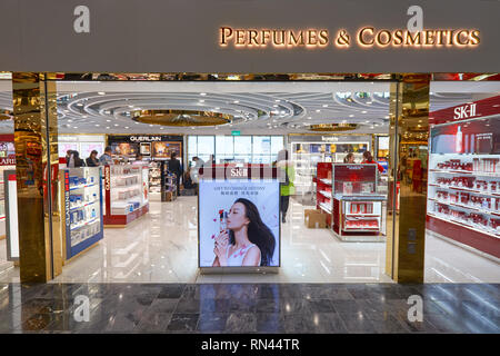 MACAO, CHINA - 17. FEBRUAR 2016: Innenseite der Macau International Airport. Macau International Airport ist ein internationaler Flughafen in der speziellen Verwaltung Stockfoto