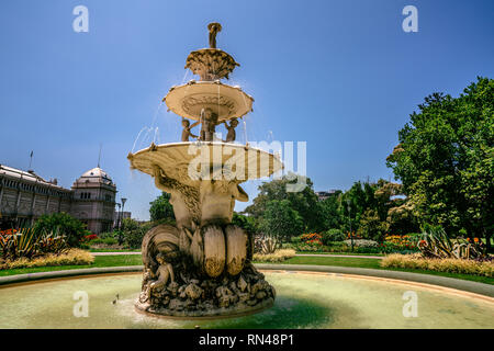 Blick auf den Springbrunnen im Carlton Gardens ein Weltkulturerbe in Melbourne, Victoria, Australien Stockfoto