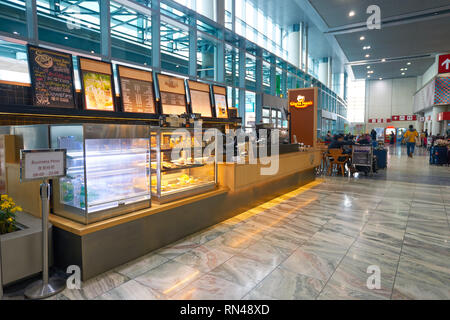 MACAO, CHINA - 17. FEBRUAR 2016: Innenseite der Macau International Airport. Macau International Airport ist ein internationaler Flughafen in der speziellen Verwaltung Stockfoto