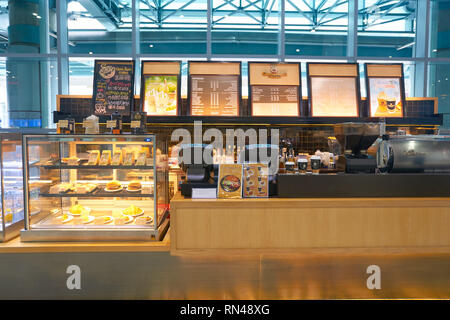 MACAO, CHINA - 17. FEBRUAR 2016: Innenseite der Macau International Airport. Macau International Airport ist ein internationaler Flughafen in der speziellen Verwaltung Stockfoto