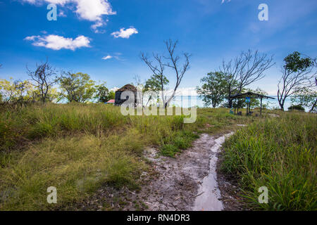 Bukit Kubong ist bei 148 m über dem Meeresspiegel und es ist ein beliebter Ort zum Wandern in Labuan Island. Stockfoto