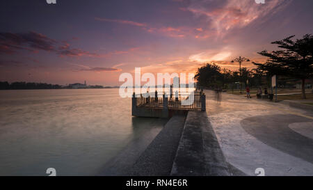 Tanjung EMAS-Park in Muar Stadt bei Sonnenaufgang Stockfoto