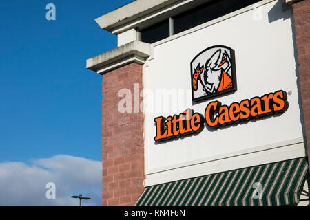 Ein logo Zeichen außerhalb einer Little Caesars Restaurant Lage in Winchester, Virginia am 13. Februar 2019. Stockfoto