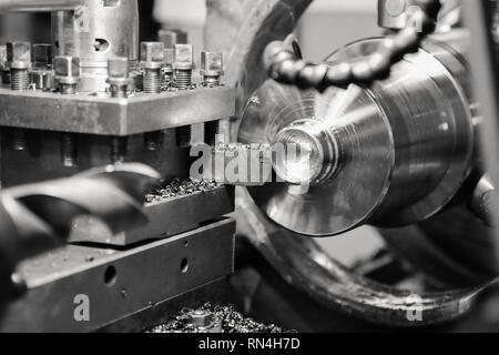 CNC-Drehmaschine Prozesse Metall teil. Automatisierte Produktion. Stockfoto
