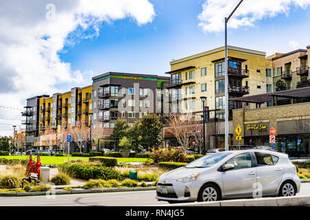 Februar 16, 2019 Mountain View/CA/USA - Neue Wohngebäude in South San Francisco Bay Area. Stockfoto