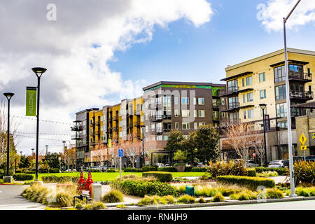 Februar 16, 2019 Mountain View/CA/USA - Neue Wohngebäude in South San Francisco Bay Area. Stockfoto