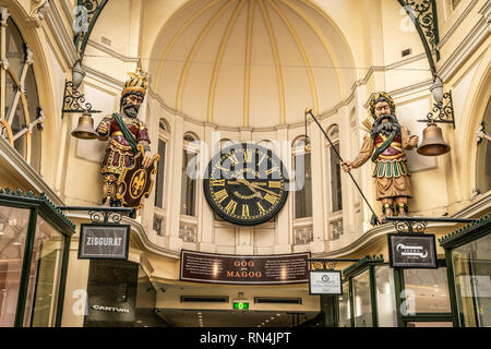 3. Januar 2019, Melbourne, Australien: Nahaufnahme von Gog und Magog und Gaunt's Uhr an die Royal Arcade in Melbourne, Victoria, Australien Stockfoto