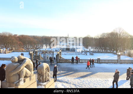 Oslo, Norwegen - 30. Dezember 2018: Skulpturen von Gustav Vigeland in Frogner Park angelegt. Stockfoto