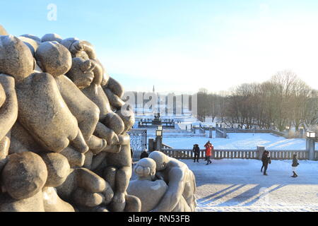 Oslo, Norwegen - 30. Dezember 2018: Skulpturen von Gustav Vigeland in Frogner Park angelegt. Stockfoto