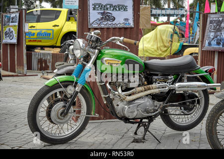 Triumph TR6 Trophy Modelle waren die Motorräder während der Verfolgungsjagd in den Great Escape film getarnt als Deutsche BMW R 75 Motorräder. Stockfoto