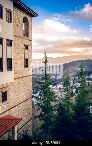 Atemberaubende Aussicht von den Zellen der berühmten Kloster Panagia Soumela. In der Kirche ist die Ikone der Jungfrau Maria. Stockfoto