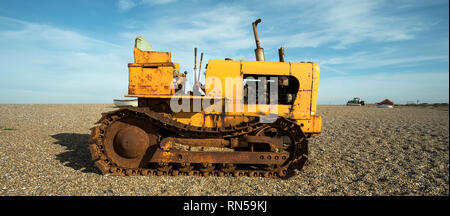 Verfolgt Prime Mover Fahrzeug auf einem Kieselstrand Stockfoto