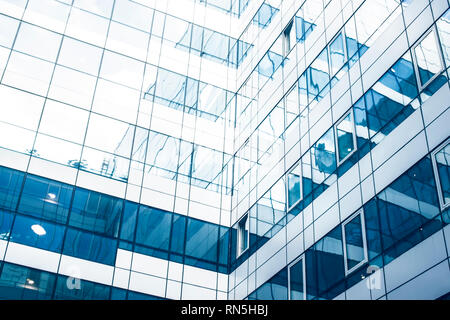 abstrakte Textur aus blauem Glas moderne Wolkenkratzer bauen Stockfoto