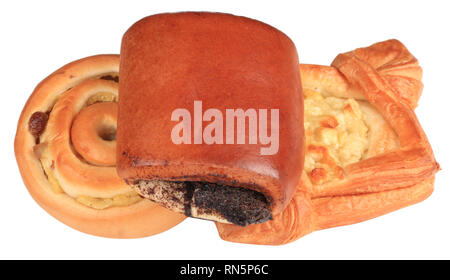 drei kleine Laib Brot auf weißem Hintergrund Stockfoto