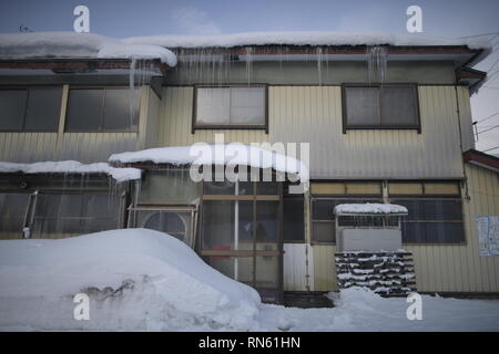 Akita, Japan. 16. Februar 2019. In diesem Foto zeigt einen Akita Haus mit Schnee am Yokote, Akita Präfektur, Japan bedeckt am 13.02.16., 2019. (Foto von Richard Atrero de Guzman/LBA) Quelle: Lba Co.Ltd./Alamy leben Nachrichten Stockfoto