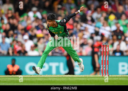 Marvel Stadion, Melbourne, Australien. 17 Feb, 2019. Australian Big Bash Cricket League, Melbourne Renegaten gegen Melbourne Sterne; Sandeep Lamichhane des Melbourne Sterne schalen Credit: Aktion plus Sport/Alamy leben Nachrichten Stockfoto