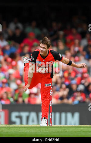 Marvel Stadion, Melbourne, Australien. 17 Feb, 2019. Australian Big Bash Cricket League, Melbourne Renegaten gegen Melbourne Sterne; Cameron Boyce des Melbourne Renegades bowling Credit: Aktion plus Sport/Alamy leben Nachrichten Stockfoto