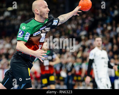 Kiel, Deutschland. 17 Feb, 2019. Handball: Bundesliga, THW Kiel - SC Magdeburg, den 21. Spieltag. Robert Weber von der Magdeburger SC wirft am Ziel. Credit: Frank Molter/dpa/Alamy leben Nachrichten Stockfoto