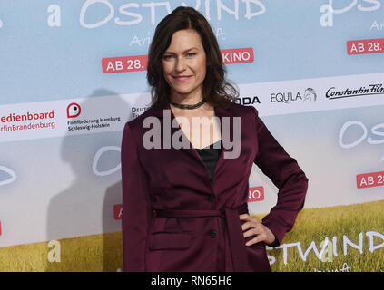 München, Deutschland. 17 Feb, 2019. Die Schauspielerin Nina Kronjäger kommt zur Premiere des Films "Ostwind-Aris Ankunft". Foto: Angelika Warmuth/dpa Quelle: dpa Picture alliance/Alamy leben Nachrichten Stockfoto