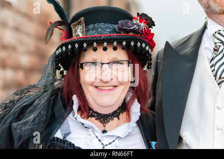 Edinburgh, Schottland, Großbritannien. 17. Februar, 2019. Eine Frau in einem Gothic kostüm Anreise am Tag drei der Hauptstadt Sci-Fi Con im Edinburgh Corn Exchange statt gekleidet. Credit: Skully/Alamy leben Nachrichten Stockfoto