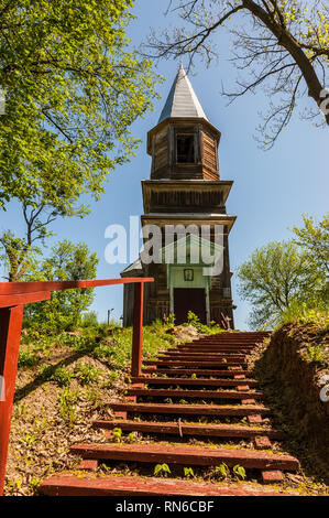 Region Tulinci, Kiew, Ukraine - Mai 2, 2013: Holz- Kosaken orthodoxe Kirche der Geburt der Jungfrau (1779-84) in der Ortschaft Tulinci, Mironiv Stockfoto