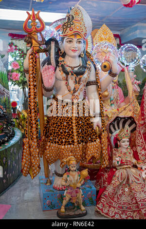 Eine Statue der hinduistischen Gottheit Shiva am Dayaram Mandir in Jamaica, Queens, New York City. Stockfoto