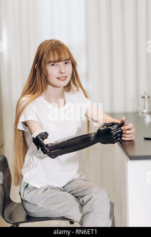 Junge in der 6. klasse mit einem älteren mädchen