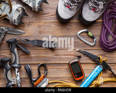Foto oben Skistöcke, Stiefel, wählt Stockfoto