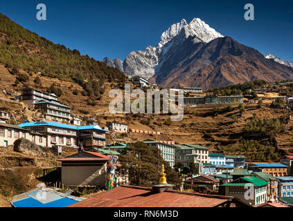 Nepal, Namche Bazar, schneebedeckten Gipfel oberhalb der Stadt Thamserkhu Stockfoto