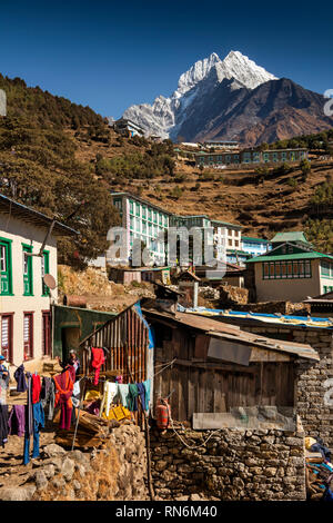 Nepal, Namche Bazar, schneebedeckten Gipfel oberhalb der Stadt Thamserkhu Stockfoto