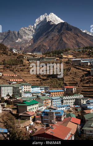 Nepal, Namche Bazar, schneebedeckten Gipfel oberhalb der Stadt Thamserkhu Stockfoto