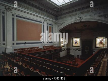 SALON DE ACTOS DE LA REAL ACADEMIA/VISTA HACIA LA CABECERA DESDE UN-SEITLICHE DEL PISO SUPERIOR/HACI. Autor: AGUADO DE LA SIERRA MIGUEL. Ort: ACADEMIA DE LA LENGUA - Interieur. MADRID. Spanien. Stockfoto