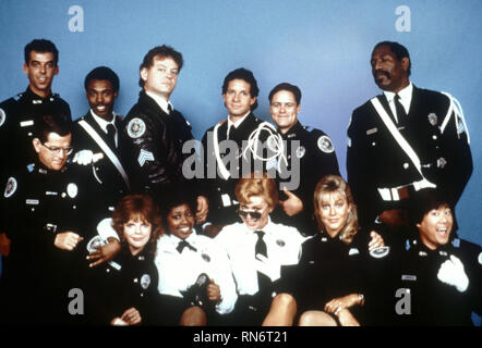 POLICE ACADEMY, DEBRALEE SCOTT, DAVID GRAF, MICHAEL WINSLOW, LESLIE EASTERBROOK, Steve Guttenberg, KIM CATTRALL, Bubba Smith, 1984 Stockfoto