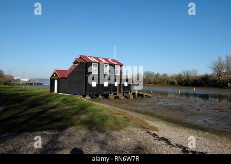 Newport Ruderclub Clubhaus, River Medina, Newport, Isle of Wight, England, UK. Stockfoto