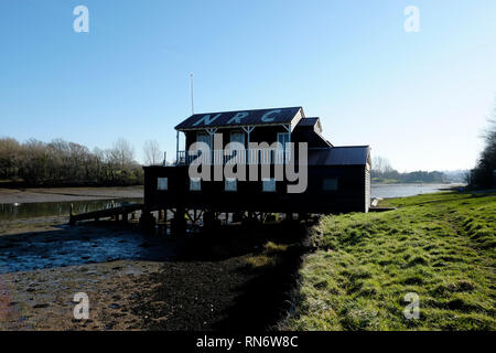 Newport Ruderclub Clubhaus, River Medina, Newport, Isle of Wight, England, UK. Stockfoto