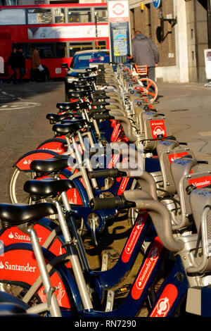 Fahrradverleih in einem Londoner Street, London Santander, Vereinigtes Königreich. Stockfoto