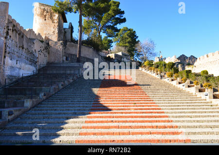 Die Schritte in Xativa Schloss Stockfoto