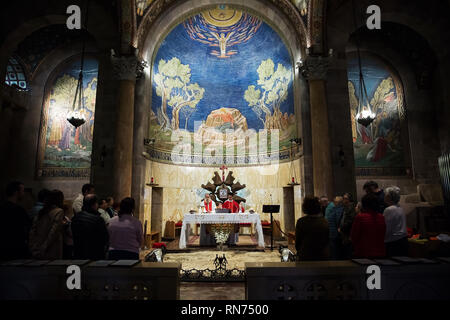 Jerusalem, Israel - 25. Januar. 2019: katholischen Dienst in der Kirche aller Nationen in Jerusalem. Kirche von allen Nationen Auch bekannt als die Basilika Stockfoto