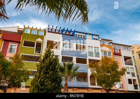 Farbenfrohe apartments Bonalba Golf Resort und Urbanisierung, Benidorm, Alicante, Costa Banca, Spanien Stockfoto