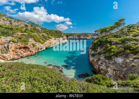 Es Caló des Moro schöner Strand klassifiziert als einer der besten Strände der Welt. In Santanyi, Mallorca, Balearen, Spanien. Stockfoto