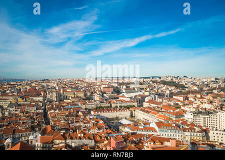 Lissabon Stadt von oben an einem sonnigen Tag, Portugal, Europa Stockfoto