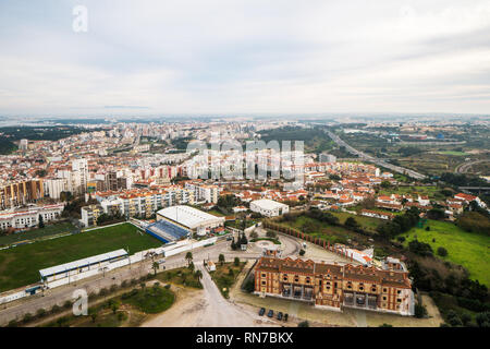 Lissabon Stadt von oben an einem sonnigen Tag, Portugal, Europa Stockfoto