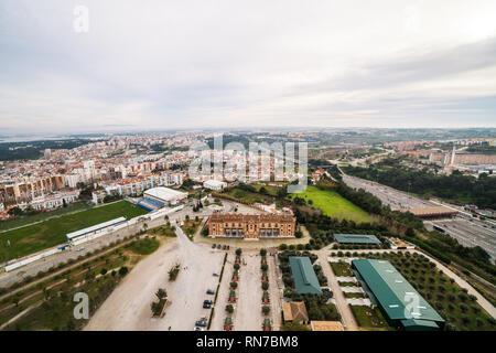 Lissabon Stadt von oben an einem sonnigen Tag, Portugal, Europa Stockfoto