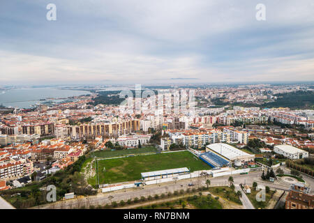 Lissabon Stadt von oben an einem sonnigen Tag, Portugal, Europa Stockfoto