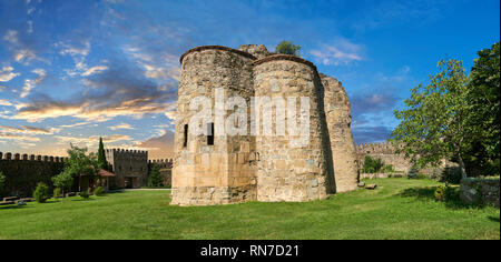 Fotos & Bilder der mittelalterlichen Georgischen Orthodoxen Kathedrale Ninotsminda Ruinen, 575 AD, Sagarejo, in der Region Kachetien, Georgien (Land). Ninotsmi Stockfoto
