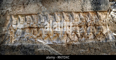 Skulptur der zwölf Götter der Unterwelt aus dem 13. Jahrhundert v. Chr. Hethiter religiösen Felszeichnungen von Yazılıkaya Hethiter rock Heiligtum, Kammer Stockfoto